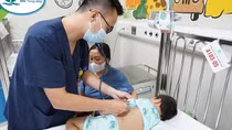 Bốn bà cháu bị đàn ong tấn công, 1 bé tử vong thương tâm