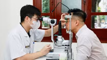 Hút thuốc lá gây các bệnh về răng miệng và có thể mù loà