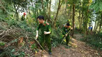 Hơn 300 CBCS Công an Tuyên Quang khống chế đám cháy tại núi Nghiêm