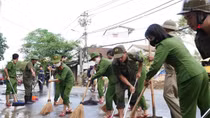 Hơn 5.000 người tham gia dọn dẹp vệ sinh sau mưa lũ lịch sử ở TP Huế