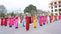 Đồng diễn áo dài “Tự hào nữ chiến sĩ Công an Hà Giang”