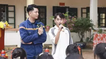 Người đi về phía lửa