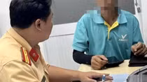 Tài xế taxi công nghệ bị phạt 19 triệu đồng vì đi ngược chiều
