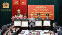 NXB Giáo dục Việt Nam tặng thưởng Công an tỉnh Bắc Ninh về thành tích triệt phá đường dây sách giáo khoa giả
