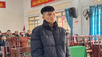 Tàng trữ pháo, lãnh án tù