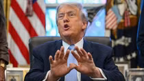 Tổng thống Trump để ngỏ khả năng hành động cứng rắn hơn trong cuộc chiến chống ma túy tại Mỹ Latinh