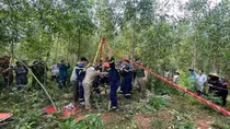 Giải cứu thành công cụ ông rơi xuống giếng sâu trong rẫy