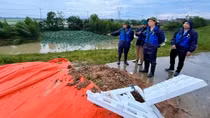 Hai vị trí đê bị lún nứt nghiêm trọng ở Hà Nội