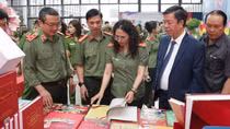 Khai mạc Ngày Sách và Văn hoá đọc Việt Nam và phát động phong trào đọc sách trong CAND