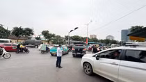 Bến xe Giáp Bát tăng cường sắp xếp trật tự luồng tuyến để hành khách lưu thông thuận lợi hơn