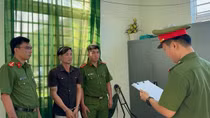 Bắt tạm giam tài xế ô tô có hành vi côn đồ