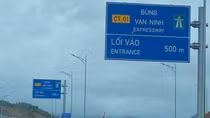 Nhiều người đi nhầm đường vì biển chỉ dẫn trên cao tốc Bắc-Nam đoạn qua Quảng Trị