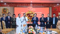 Đồng chí Nguyễn Trọng Nghĩa thăm, chúc mừng Bệnh viện 19-8