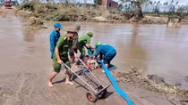Công an Gia Lai có mặt tại mọi điểm “nóng” giúp dân khắc phục hậu quả cơn bão