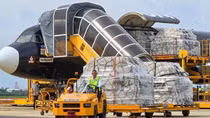 Tiếp nhận hàng viện trợ khẩn cấp cho người dân bị ảnh hưởng mưa lũ tại Đà Nẵng