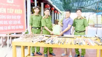 Làm tốt công tác vận động giao nộp vũ khí, vật liệu nổ, công cụ hỗ trợ và pháo
