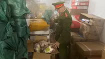 Phát hiện gần 2 tấn thịt gà, lợn bốc mùi, hết date nhiều năm vẫn tuồn thị trường Tết