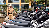 Kiểm tra đột xuất các bãi trông giữ xe phòng ngừa học sinh vi phạm giao thông
