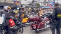 Xử lý nhóm lái xe mô tô phân khối lớn "đua" tốc độ