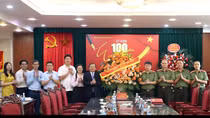 Phó Trưởng ban Thường trực Ban Tuyên giáo và Dân vận Trung ương Lại Xuân Môn thăm, chúc mừng Báo CAND