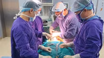 Cô gái phát hiện mình là đàn ông sau 21 năm