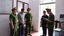 Bắt giam Chủ tịch UBND xã Thạch Khoán