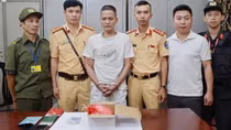 Chia heroin ra nhiều gói nhỏ, giấu trong khoang máy ô tô