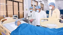 Lãnh đạo tỉnh Cà Mau thăm hỏi thành viên bảo vệ ANTT bị thương khi làm nhiệm vụ