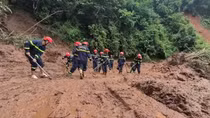 Công an Điện Biên vượt lũ dữ, cứu dân