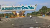Sập giàn giáo công trình trong Khu du lịch Sơn Tiên khiến 2 người tử vong