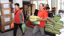 TP Hồ Chí Minh chuyển 30 tấn hàng hóa cứu trợ đồng bào bị thiệt hại do mưa lũ ở miền Trung