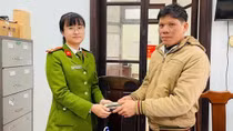 Hành động đẹp của người thợ xây