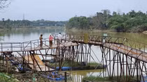Cầu phao bị lũ cuốn, người dân mong một cây cầu kiên cố nối đôi bờ Tả Trạch
