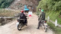 Công an xã Bắc Hà kịp thời cảnh báo người dân về khu vực sạt lở