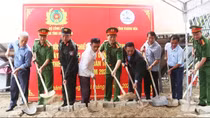 Công an tỉnh Khánh Hòa khởi công xây dựng 15 căn nhà tặng người dân bị thiệt hại do mưa lũ