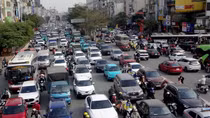 Đường phố Hà Nội ùn tắc ngày cuối tuần