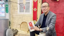 Tìm hiểu vua chúa Việt ăn Tết thế nào với sách của Lê Tiên Long