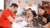 Giá vàng tăng cao, chuyên gia khuyến cáo “nóng”