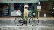Hà Nội trời mát mẻ, mưa lớn tiếp diễn nhiều nơi trên cả nước