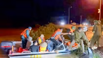 Công an Quảng Trị căng mình giữa mưa lũ, bảo vệ an toàn người dân