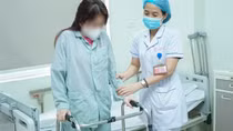 Cứu sống cô gái mắc bệnh "xương hoá đá" cực kỳ hiếm gặp