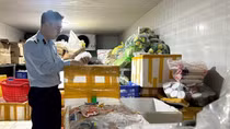 Liên tiếp phát hiện thực phẩm đông lạnh không rõ nguồn gốc xuất xứ