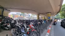 Di dời ngay các bãi trông giữ xe sau vụ cháy dưới gầm cầu Vĩnh Tuy