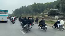 Xử lý 5 trường hợp “đầu trần” điều khiển xe gắn máy trên QL1A