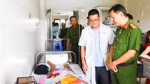 Lãnh đạo Công an TP Cần Thơ thăm hỏi tổ viên bảo vệ ANTT cơ sở bị thương