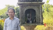 Viếng miếu thờ liệt sĩ Nguyễn Văn Thạc