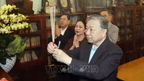 Tổng Bí thư Tô Lâm thắp hương tưởng niệm các đồng chí nguyên lãnh đạo Đảng, Nhà nước