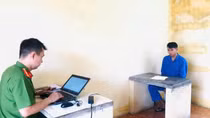 Đâm nhầm người vô can, một thanh niên bị bắt khẩn cấp