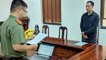 Vận động đối tượng trốn ở nước ngoài về Việt Nam đầu thú