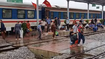 Mưa lũ miền Trung khiến 17 đoàn tàu phải tạm ngừng hoạt động